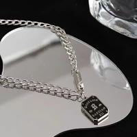 Collier de plaque signalétique à la mode pour hommes à la mode All-Match Design Light Luxury Niche Fashion Stainless Steel Pearl Clavicule Chain Cubain