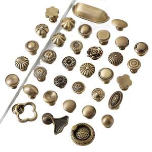 Tiradores y Pomos Contemporáneos de Latón Antiguo de 30mm para Armarios, Cajones, Cómodas y Armarios de Dormitorio/Cocina - Antioxidantes y Duraderos - Product Image 1