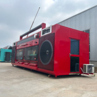 Reusachtige radio-achtige gevelbekleding van roestvrij staal en aluminium, rode binnenfoto-punchpoint, schilderachtig vierkant monumentmodel, foodtruck