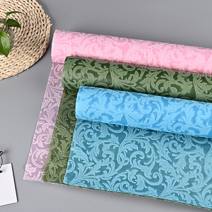 Rollo de tela no tejida spunbonded pp, para envolver Flores, nuevo diseño en relieve - Product Image 2
