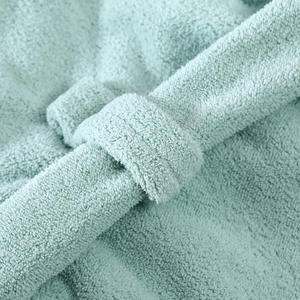 Vente en Gros de Peignoir Long en Flanelle pour Femmes de Couleur Unie en Velours Corail Thermique Robe d'Hôtel Longueur au Genou avec Logo Personnalisé - Product Image 4