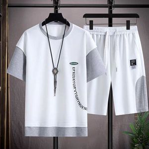 Completo Sportivo Casual da Uomo Effetto Due Strati, T-Shirt a Maniche Corte e Pantaloncini Coordinati con Patchwork alla Moda - Product Image 3