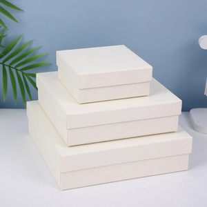 Cajas de Regalo Negras Personalizadas Wanhang de 17X17X5 cm, Empaque Cuadrado para Regalos de Cumpleaños - Product Image 1