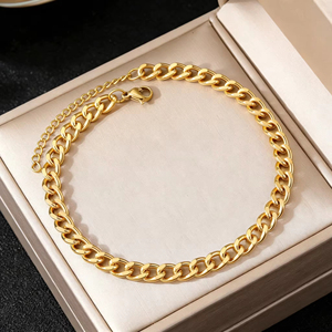 Pulsera de Acero Inoxidable con Cadena Cubana y Estrella de Amor Chapada en Oro de 18K para Mujer, Joyería Impermeable y Antideslustre - Product Image 5