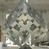 Sculpture géométrique en acier inoxydable en forme de cube, formes abstraites imbriquées pour les espaces modernes / projets commerciaux