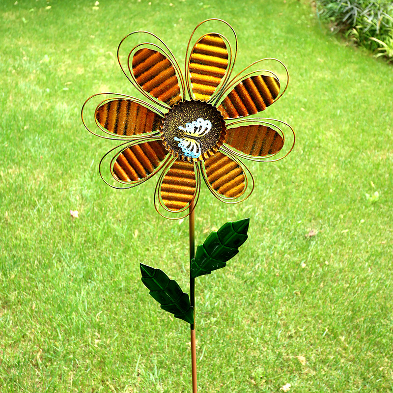 Moulin à vent aux fleurs jaunes