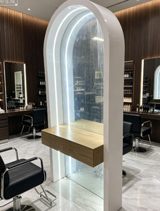 Postazione di Styling Moderna con Specchio Decorativo, Arredamento per Barbiere in Legno per Salone di Bellezza - Product Image 1