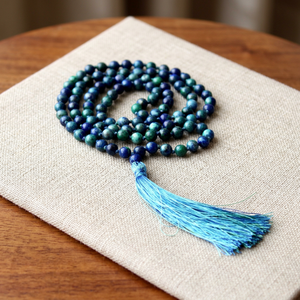 Collier de 108 perles Mala en Chrysocolle |   Pompon en soie noué à la main |   Cadeau de méditation pour maman - Product Image 1