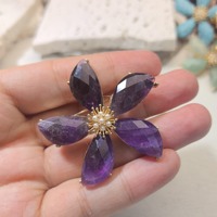 Bros Kristal Penyembuh Batu Permata Multi-Warna Bunga Kristal Lima Kelopak Mutiara Pin Bunga Kristal Unik Hadiah Kristal untuknya