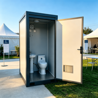WC mobile en panneaux sandwich en acier coloré avec cuvette en céramique, réservoir d'eau, lavabo et ventilateur pour site minier