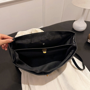 2025 mô hình mới của túi <span class=keywords><strong>Tote</strong></span> chất liệu PU cao cấp. Được trang bị một thiết bị khóa, thích hợp cho phụ nữ sử dụng.2346 - Product Image 2