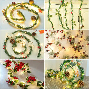 Guirnalda navideña de Poinsettia artificial de 2 metros con hojas de acebo de bayas rojas con luces de cadena LED <span class=keywords><strong>para</strong></span> decoración navideña - Product Image 2