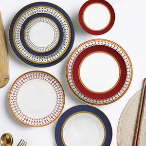 <span class=keywords><strong>Service</strong></span> <span class=keywords><strong>de</strong></span> <span class=keywords><strong>table</strong></span> <span class=keywords><strong>en</strong></span> <span class=keywords><strong>porcelaine</strong></span> rouge et or <span class=keywords><strong>de</strong></span> luxe, assiettes et bols <span class=keywords><strong>en</strong></span> céramique royale avec théière pour cadeau <span class=keywords><strong>de</strong></span> mariage et dîner élégant - Product Image 3