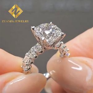 Anillo de Compromiso Personalizado de Oro Blanco de 10K con Media Banda de Moissanita, Diseño de Lujo con Corte Redondo + Corte Asscher - Product Image 4