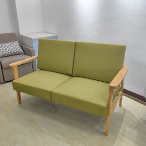 Sofá de madera maciza con estructura de roble y tapicería verde para sala de estar, apto para personas mayores - Product Image 3