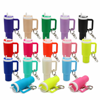 Set Gantungan Kunci Tumbler Mini Bentuk Cangkir 3D Lembut, Aksesoris Tas, Botol Air Mini, Mainan untuk Hadiah Ulang Tahun Anak