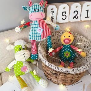 Giocattolo di Peluche per <span class=keywords><strong>Animali</strong></span> Domestici a Forma di Animale da <span class=keywords><strong>Fattoria</strong></span>, Design Patchwork Adorabile con Suono Squittente, Ideale per Accompagnare <span class=keywords><strong>i</strong></span> Tuoi Amici, Vendita all'Ingrosso per Supermercati e Negozi di <span class=keywords><strong>Animali</strong></span> - Product Image 4