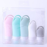 Bouteille de voyage en silicone avec boucle de suspension, conteneur compressible anti-fuite pour articles de toilette et soins de la peau