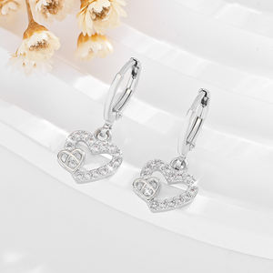 2025 nouveau haute qualité papillon classique 14k cuivre incrusté Zircon plaqué or usure quotidienne boucles d'oreilles en laiton bijoux pour femmes - Product Image 3