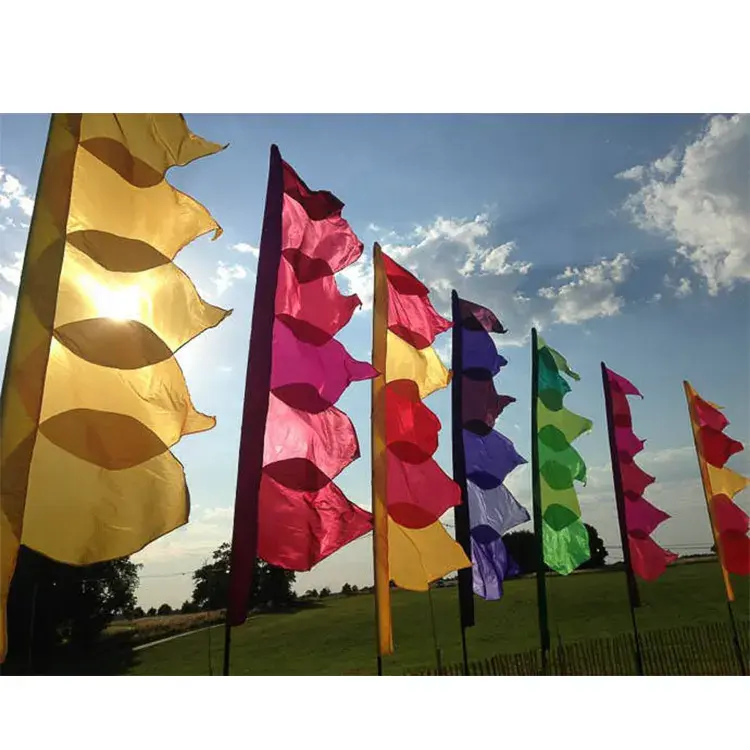 Promosi pabrik 100% poliester dekorasi luar ruangan spanduk warna-warni bendera Festival kustom ukuran dan logo