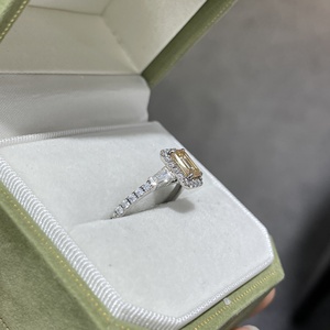 <span class=keywords><strong>Anello</strong></span> in argento 925 con moissanite color champagne <span class=keywords><strong>da</strong></span> <span class=keywords><strong>1</strong></span> <span class=keywords><strong>carato</strong></span>, taglio smeraldo baguette, placcato in rodio, <span class=keywords><strong>anello</strong></span> di fidanzamento per donna - Product Image 5