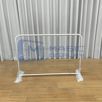 Barrières de contrôle de foule en tissu tendu imprimé sur mesure, bannière en tissu avec cadre en aluminium pour les événements et la gestion des files d'attente