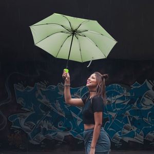 Parapluie créatif portable en forme de bouteille de vin, personnalisable avec logo, haute qualité, vente en gros, idéal pour cadeau - Product Image 4