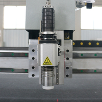 Machine de découpe automatique CNC à couteau vibrant 1625 pour tissus d'intérieur de voiture, semelles intérieures et cuir artificiel – Haute efficacité