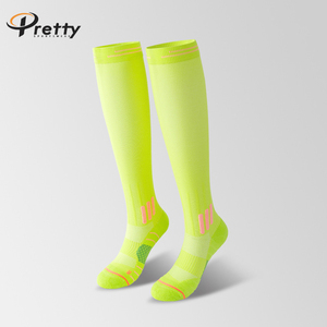 Calcetines <span class=keywords><strong>de</strong></span> <span class=keywords><strong>compresión</strong></span> muscular con logotipo personalizado, calcetines <span class=keywords><strong>de</strong></span> presión para ejercicios <span class=keywords><strong>de</strong></span> salto, calcetines transpirables sin costuras acanalados <span class=keywords><strong>de</strong></span> barril largo - Product Image 6