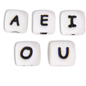 Perline a Forma di Lettera dell'Alfabeto in Silicone Alimentare a Cubo Quadrato da 12mm <span class=keywords><strong>con</strong></span> Consegna Rapida - Product Image 1