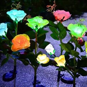 उच्च गुणवत्ता वाले आउटडोर आँगन बाड़ सौर आउटडोर लाइटें लिली फूल के साथ सौर बहु-रंग बदलने वाली एलईडी चालित लाइटें