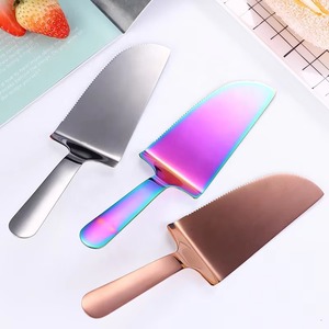 Design personnalisé <span class=keywords><strong>en</strong></span> acier inoxydable or coupe-gâteau <span class=keywords><strong>en</strong></span> métal outils de cuisson avec couteau et fourchette <span class=keywords><strong>plaque</strong></span> - Product Image 5
