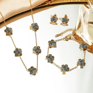 Conjunto <span class=keywords><strong>de</strong></span> Joyería <span class=keywords><strong>de</strong></span> Acero Inoxidable con Baño Electrolítico para Mujer, Diseño Simple y Moderno <span class=keywords><strong>de</strong></span> Flor <span class=keywords><strong>de</strong></span> Cinco Pétalos, Incluye Pulsera, Collar y Pendientes - Product Image 2