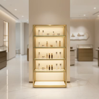 Maßgefertigter Moderner Luxus Gold/Grün Kosmetik-Vitrinenschrank LED-Beleuchtete Glas-Parfümvitrine Umweltfreundlicher Schönheitssalon Einzelhandel