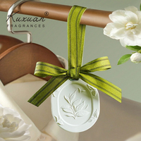 Nouvelle plaque en céramique Sachets d'arôme suspendus parfumé plâtre pierre désodorisant huile essentielle naturelle pour voiture placard vêtements tiroir
