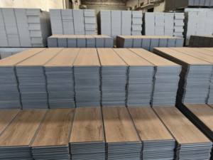 Pavimento SPC in Plancia di Vinile PVC Rigido di Lusso Parquet Flottante a Spina di Pesce con Finitura Legno EIR - Product Image 3