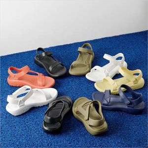 2024 <span class=keywords><strong>sandalias</strong></span> coloridas de gelatina caliente para <span class=keywords><strong>mujer</strong></span>, <span class=keywords><strong>Sandalias</strong></span> de plástico EVA, zapatos planos para dama, zapatos deportivos de senderismo de verano, <span class=keywords><strong>sandalias</strong></span> de playa para <span class=keywords><strong>mujer</strong></span> - Product Image 4