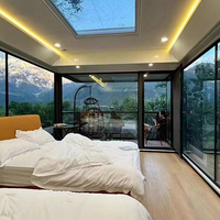 Maison capsule moderne entièrement meublée, pod modulaire démontable avec salle de bain pour projet hôtelier de station balnéaire