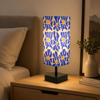 Lámpara de Mesa Moderna de Tela al por Mayor, Precio de Fábrica, Patrón Personalizado, Iluminación de Cabecera para Hoteles y Proyectos del Hogar