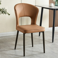 Chaise de salle à manger moderne en cuir à dossier creux motif patte de chat, chaise d'appoint rembourrée avec pieds en métal noir pour salle à manger, cuisine, appartement