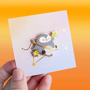 بيع بالجملة من المصنع شارات مخصصة مصنوعة من المينا الصلب دبابيس قبعة زهرة أنيمي طية صدر دبوس مخصص دبوس المينا مع بطاقة دعم - Product Image 6