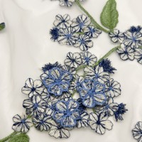 Tissu en maille de nylon brodé de fleurs bleues élégantes |   Dentelle légère et transparente pour chemisier d'été, robe de soirée et voile de mariée