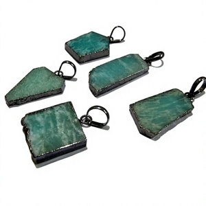 Ensemble de 2 pendentifs en Amazonite naturelle, forme libre, avec bord électroplaqué noir, boucle simple, 1 pouce - Product Image 1