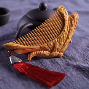 Peine Gua Sha de Dientes Anchos con Logotipo Personalizado, Peine de Madera Chino Tradicional Tallado a <span class=keywords><strong>Mano</strong></span> para Mujer, Peine Hecho a <span class=keywords><strong>Mano</strong></span> Único <span class=keywords><strong>y</strong></span> Elegante - Product Image 3
