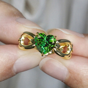 Anello Rotondo Geometrico con Cuore Incastonato per Donne, Elegante Regalo di Anniversario, Gioiello da Dito alla Moda - Product Image 3