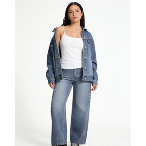 Jean décontracté élégant pour femme en denim bleu délavé avec strass, coupe droite, collection automne - Product Image 3