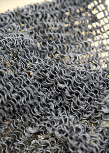 Paire de protections de jambes RRR avec armure ouverte pour les pieds, en mailles rondes rivetées, finition naturelle, fabrication artisanale, protection médiévale robuste pour les jambes - Product Image 4