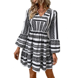 Vestidos Mini de Alta Calidad para Mujer, Diseño Personalizado OEM, Moda Otoño Invierno con Manga Larga, Estampado a Rayas, Estilo Lindo para Vacaciones - Product Image 1