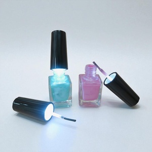 Tapa de Botella de Esmalte de Uñas de Plástico con Luz LED - Product Image 1