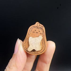 จี้รูปลูกแพร์หมุนได้ทำจากไม้ งานฝีมือ DIY ของตกแต่งกระเป๋า สไตล์หวานสร้างสรรค์ ของขวัญ - Product Image 1